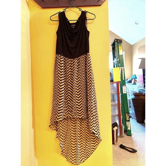 Black and Tan Chevron Print Dress - Picture 4 of 6